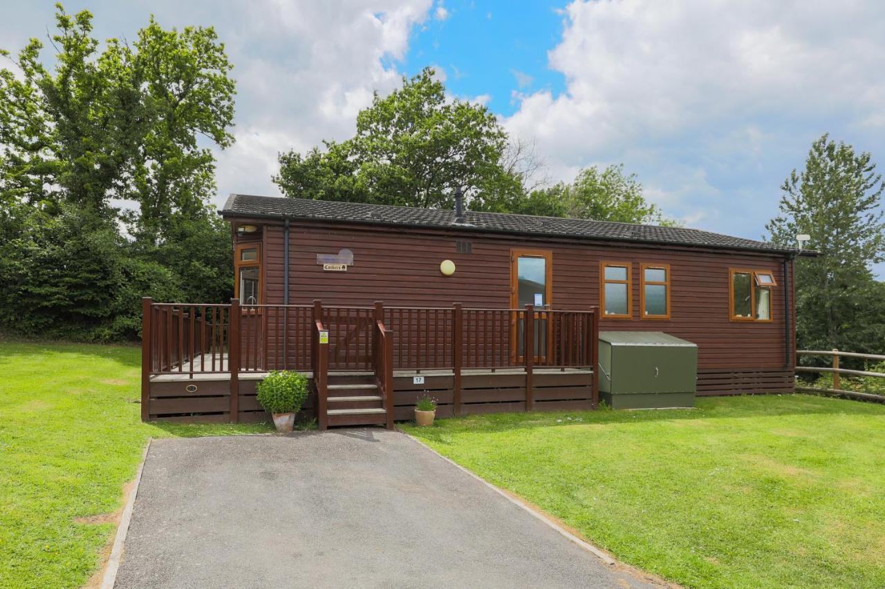 Conkers Lodge For 6 With Hot Tub & Secluded Decking - Spa Resort In Devon Chudleigh エクステリア 写真