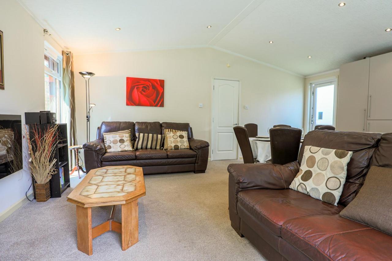 Conkers Lodge For 6 With Hot Tub & Secluded Decking - Spa Resort In Devon Chudleigh エクステリア 写真