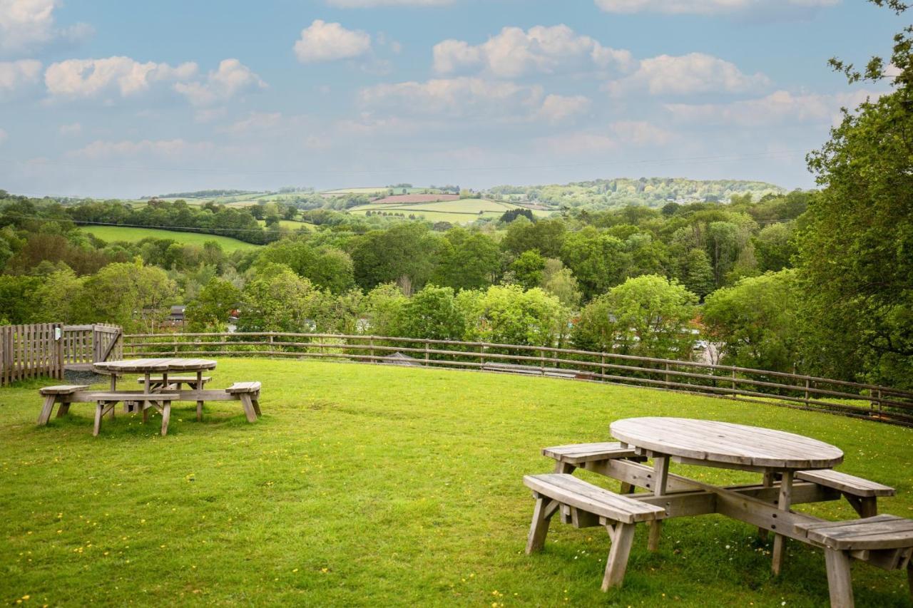 Conkers Lodge For 6 With Hot Tub & Secluded Decking - Spa Resort In Devon Chudleigh エクステリア 写真
