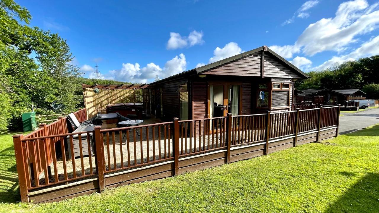Conkers Lodge For 6 With Hot Tub & Secluded Decking - Spa Resort In Devon Chudleigh エクステリア 写真