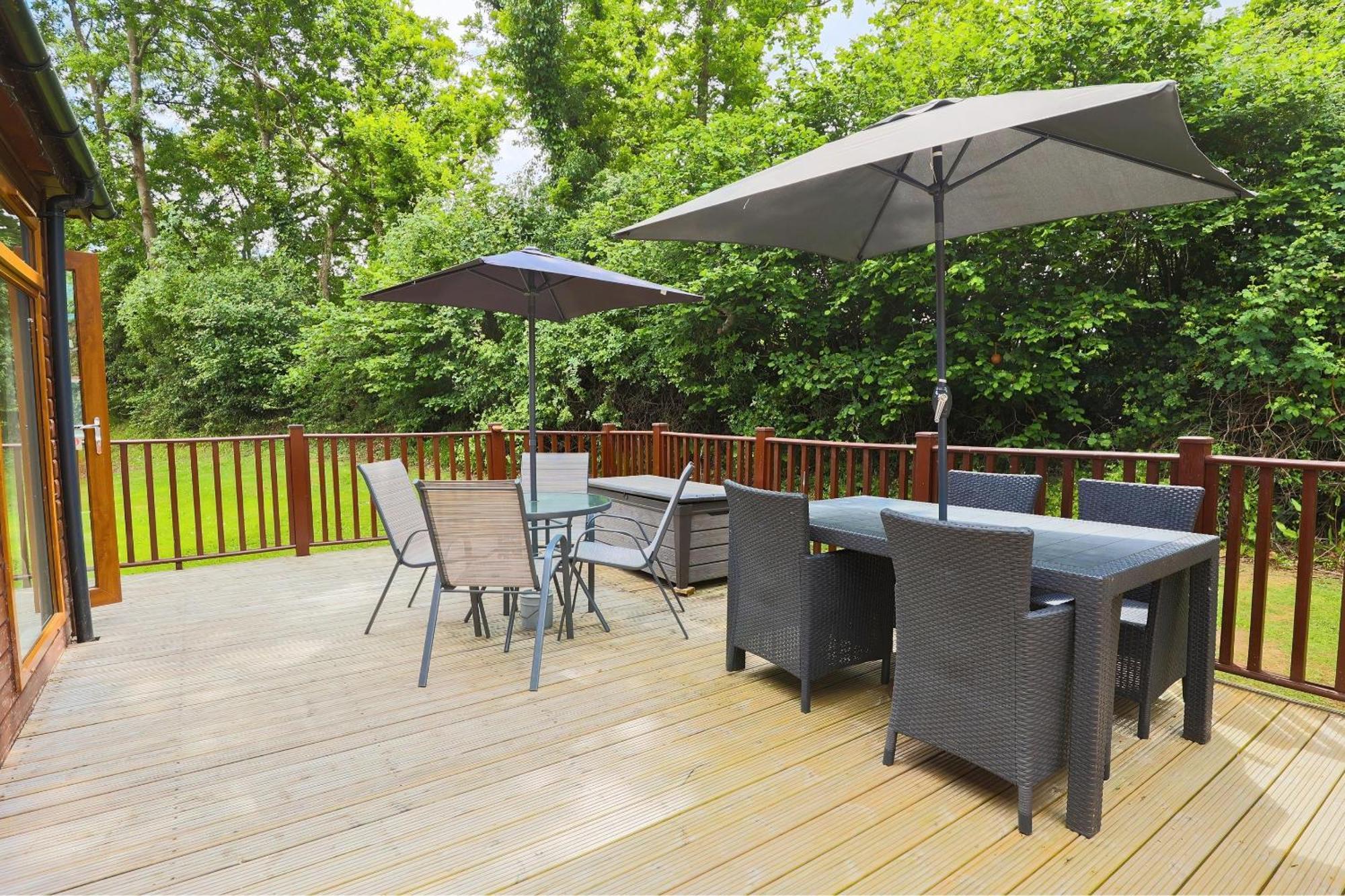 Conkers Lodge For 6 With Hot Tub & Secluded Decking - Spa Resort In Devon Chudleigh エクステリア 写真